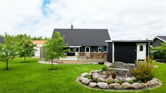 Houses in Örebro - photo 2