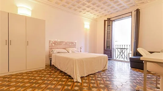 Rooms in Barcelona Ciutat Vella - photo 1