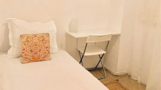 Rooms in Barcelona Sants-Montjuïc - photo 2