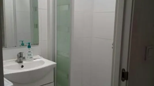 Rooms in Madrid Centro - photo 10