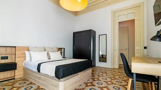 Rooms in Barcelona Eixample - photo 6