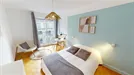 Room for rent, Paris 17ème arrondissement, Paris, &lt;span class=&quot;blurred street&quot; onclick=&quot;ProcessAdRequest(11848614)&quot;&gt;&lt;span class=&quot;hint&quot;&gt;See streetname&lt;/span&gt;[xxxxxxxxxxxxx]&lt;/span&gt;