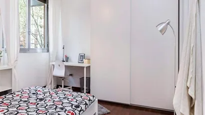 Room for rent in Milano Zona 6 - Barona, Lorenteggio, Milan