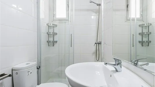 Rooms in Madrid Centro - photo 9