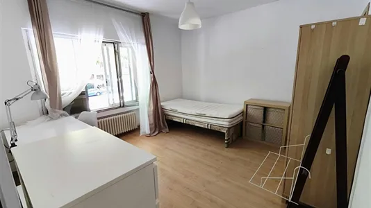 Rooms in Madrid Chamberí - photo 2