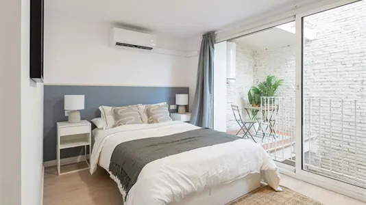 Rooms in Barcelona Ciutat Vella - photo 1