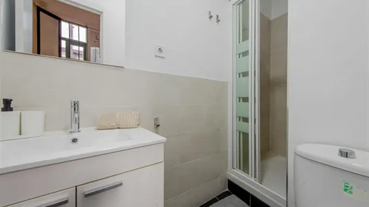 Rooms in Madrid Centro - photo 9