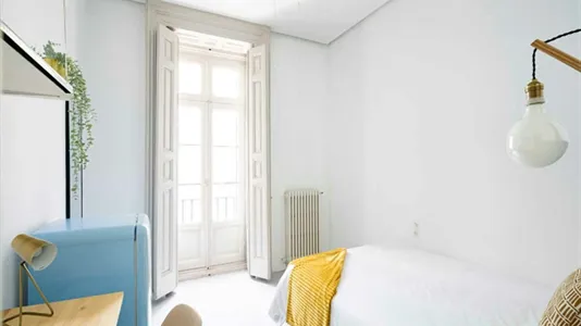 Rooms in Madrid Centro - photo 8