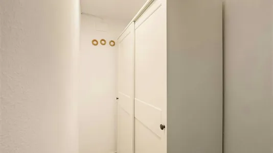 Rooms in Barcelona Ciutat Vella - photo 4