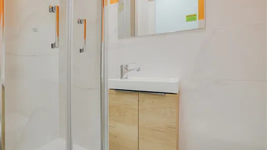 Rooms in Barcelona Ciutat Vella - photo 10