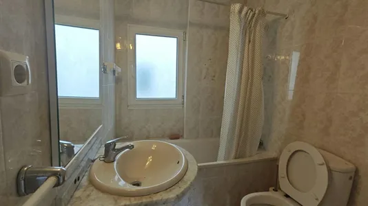 Rooms in Oviedo - photo 8