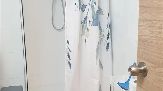 Rooms in Barcelona Ciutat Vella - photo 9