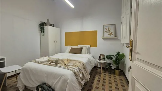 Rooms in Barcelona Eixample - photo 2