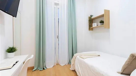 Rooms in Madrid Centro - photo 10