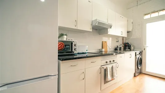 Rooms in Barcelona Ciutat Vella - photo 7