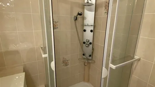 Rooms in Saint-Denis - photo 9