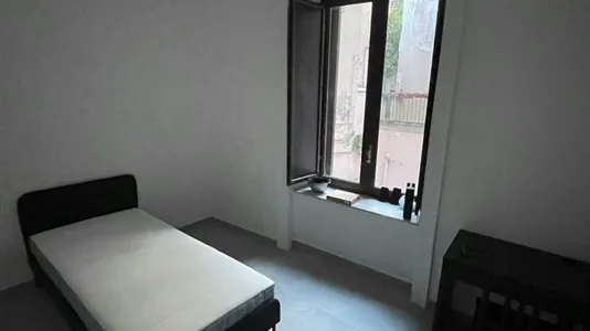 Rooms in Napoli Municipalità 3 - photo 2