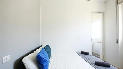 Room for rent in Milano Zona 7 - Baggio, De Angeli, San Siro, Milan