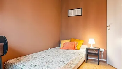 Room for rent in Milano Zona 8 - Fiera, Gallaratese, Quarto Oggiaro, Milan