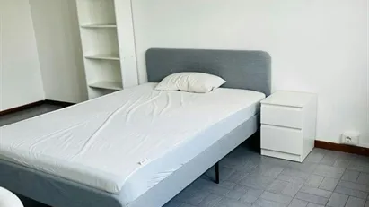Room for rent in Milano Zona 8 - Fiera, Gallaratese, Quarto Oggiaro, Milan