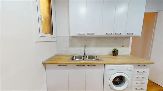 Rooms in Barcelona Eixample - photo 8