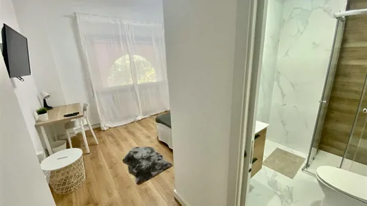Rooms in Zaragoza - photo 3
