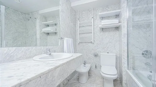 Rooms in Oviedo - photo 4