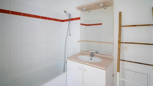 Rooms in Saint-Denis - photo 10