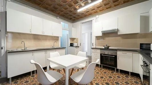 Rooms in Barcelona Ciutat Vella - photo 10