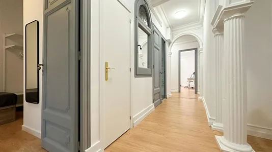 Rooms in Barcelona Ciutat Vella - photo 6