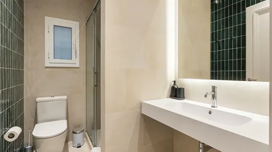 Rooms in Barcelona Eixample - photo 8