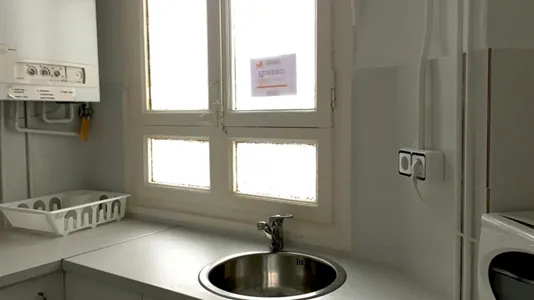 Rooms in Barcelona Eixample - photo 10