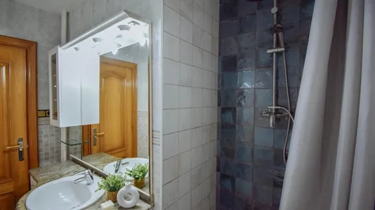 Rooms in Lleida - photo 10