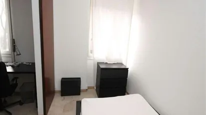 Room for rent in Milano Zona 6 - Barona, Lorenteggio, Milan