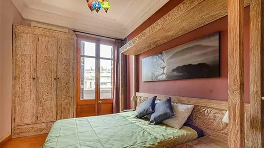 Rooms in Barcelona Ciutat Vella - photo 2