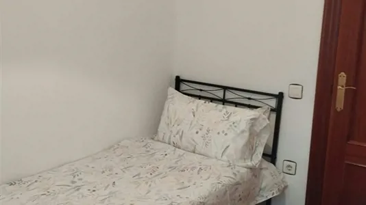 Rooms in Oviedo - photo 1
