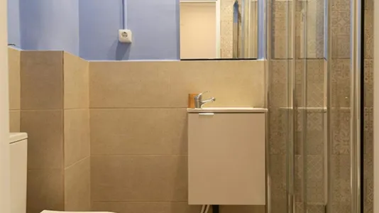 Rooms in Barcelona Ciutat Vella - photo 10