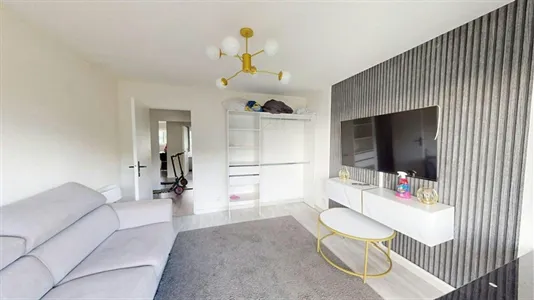 Rooms in Saint-Julien-en-Genevois - photo 2