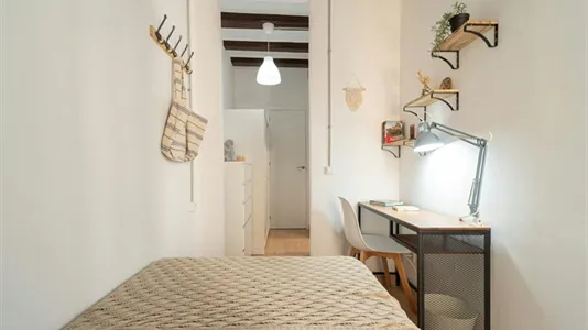 Rooms in Barcelona Ciutat Vella - photo 4