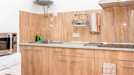Rooms in Barcelona Ciutat Vella - photo 8