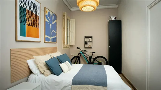 Rooms in Barcelona Eixample - photo 1