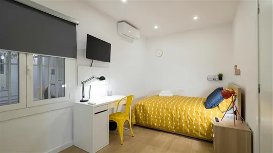 Rooms in Cornellà de Llobregat - photo 2