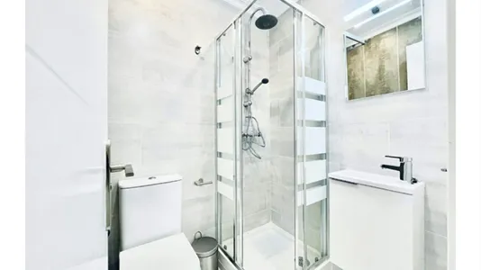 Rooms in Madrid Centro - photo 8