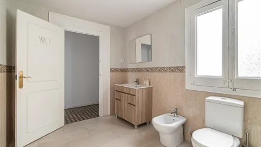 Rooms in Barcelona Ciutat Vella - photo 8