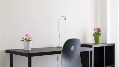 Room for rent in Milano Zona 6 - Barona, Lorenteggio, Milan