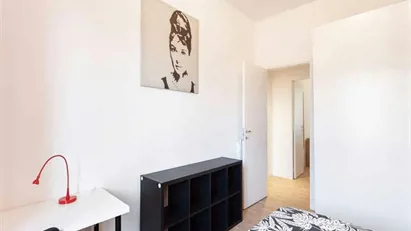 Room for rent in Milano Zona 6 - Barona, Lorenteggio, Milan