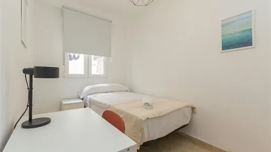 Rooms in Málaga - photo 3