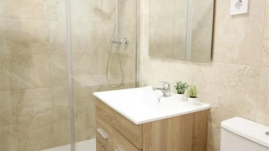 Rooms in Barcelona Eixample - photo 8