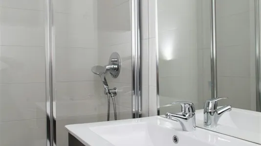 Rooms in Madrid Salamanca - photo 5