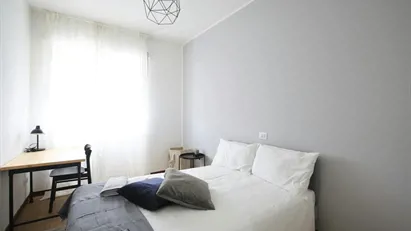 Room for rent in Milano Zona 7 - Baggio, De Angeli, San Siro, Milan